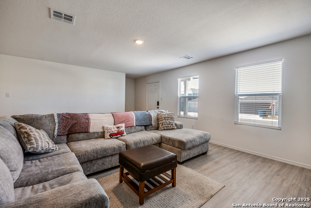 Listing photo id 2 for 8623 Astral Place