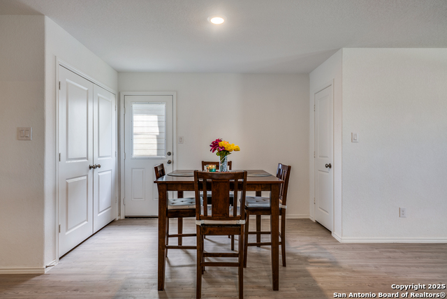 Listing photo id 5 for 8623 Astral Place