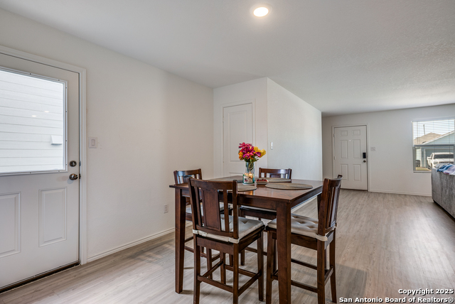 Listing photo id 7 for 8623 Astral Place