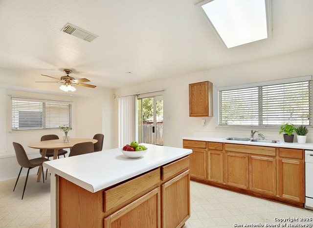 Image 10 of 26 For 5643 Lovett Oaks