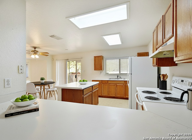 Image 11 of 26 For 5643 Lovett Oaks