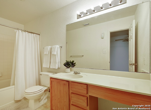 Image 16 of 26 For 5643 Lovett Oaks