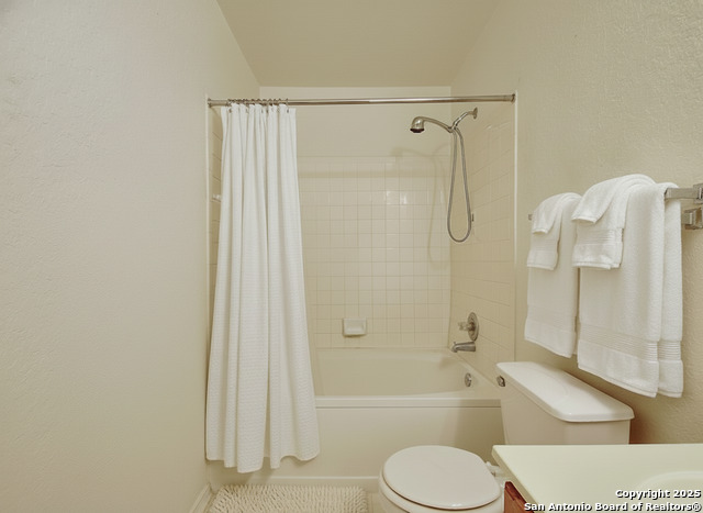 Image 17 of 26 For 5643 Lovett Oaks