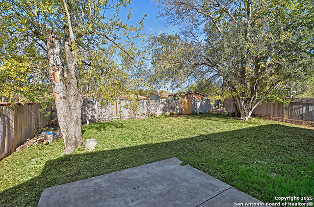Image 21 of 26 For 5643 Lovett Oaks