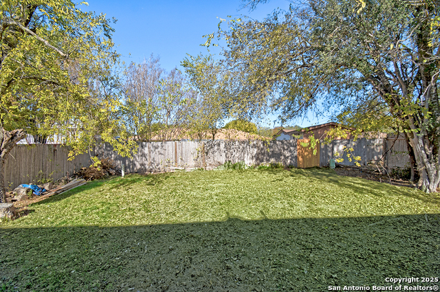 Image 22 of 26 For 5643 Lovett Oaks