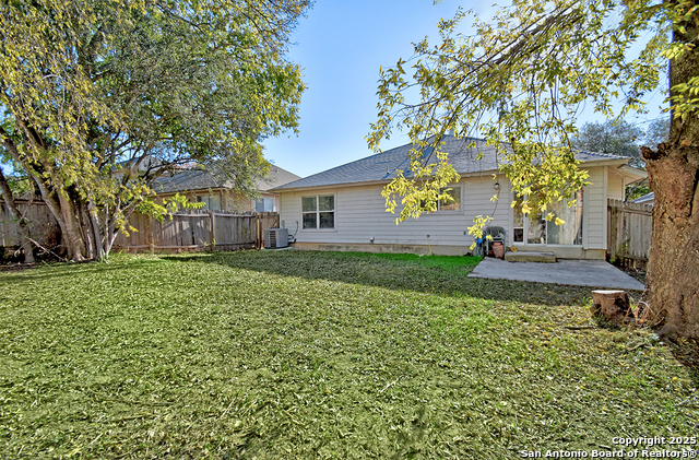 Image 23 of 26 For 5643 Lovett Oaks