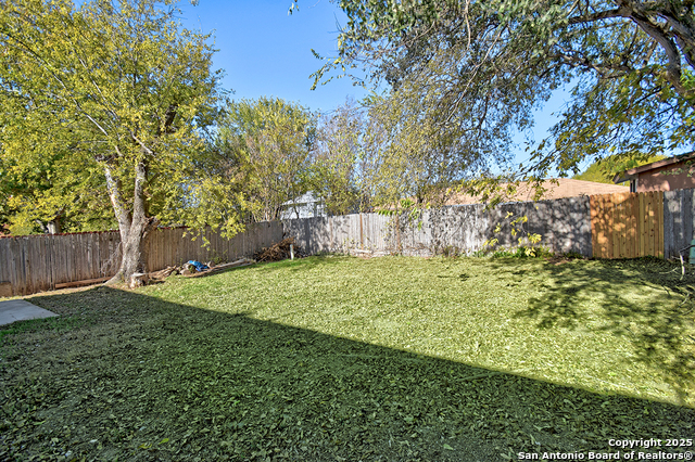 Image 25 of 26 For 5643 Lovett Oaks