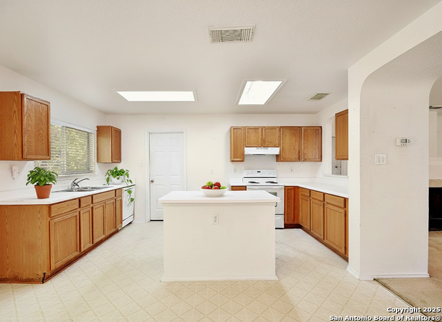 Image 8 of 26 For 5643 Lovett Oaks