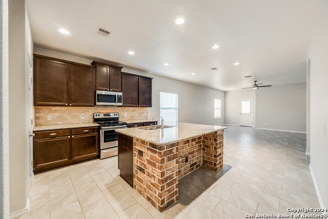 Image 11 of 25 For 10511 Gentle Fox Bay