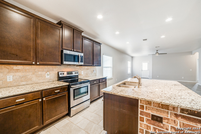 Image 15 of 25 For 10511 Gentle Fox Bay