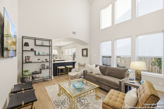 Image 11 of 58 For 1651 Gruene Grass