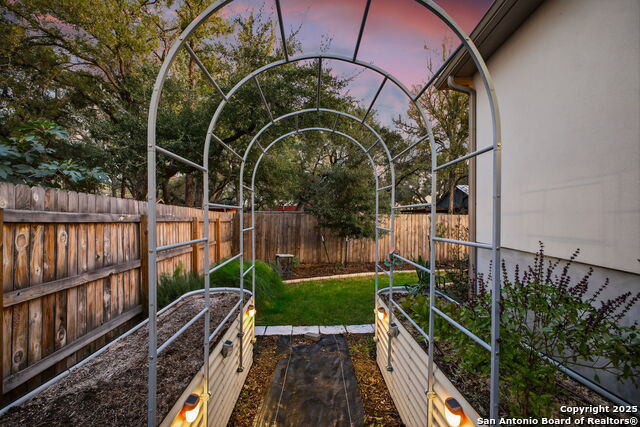 Image 33 of 58 For 1651 Gruene Grass