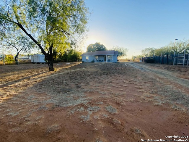 Details for 17480 S Ih35, Dilley, TX 78017