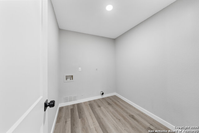 Image 16 of 37 For 109 Deerglen