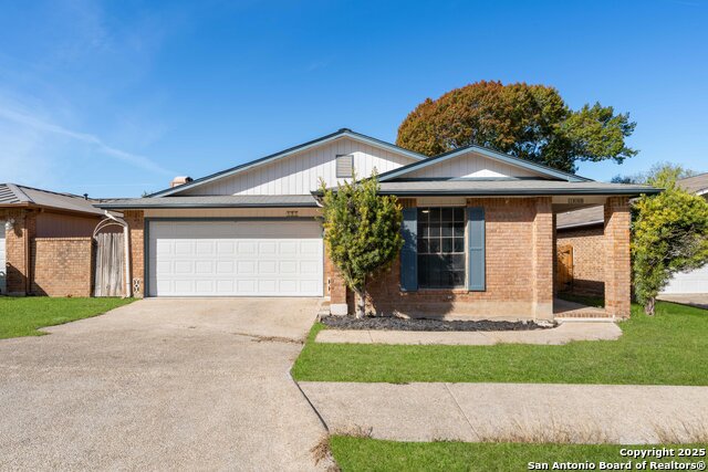 Image 2 of 37 For 109 Deerglen