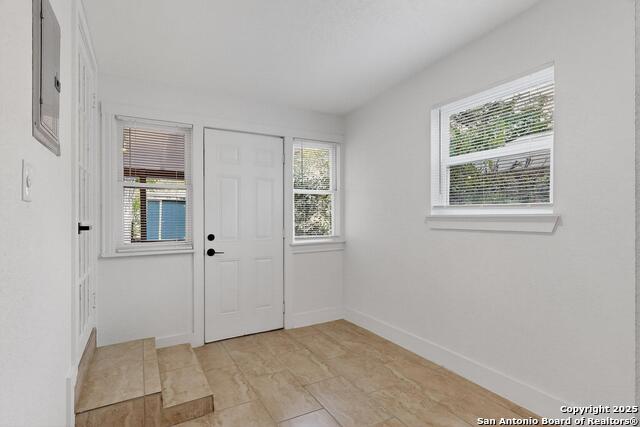 Image 31 of 48 For 1334 Theo Ave W