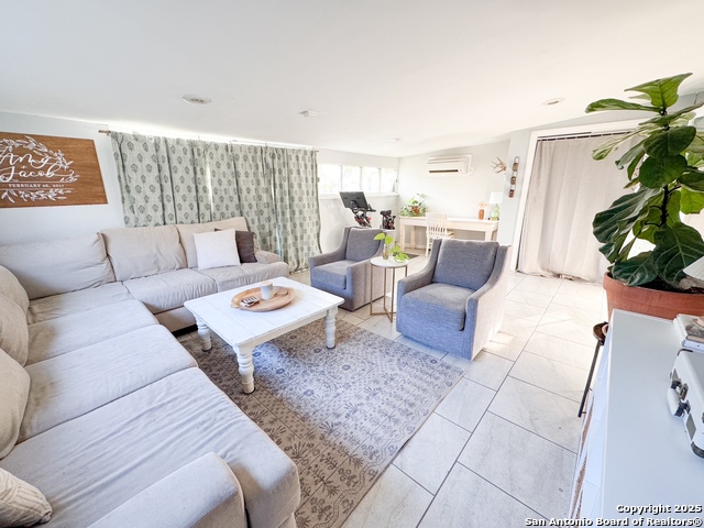 Image 18 of 31 For 346 Haverford Dr.