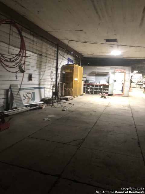 Image 10 of 40 For 300 W. Sinton