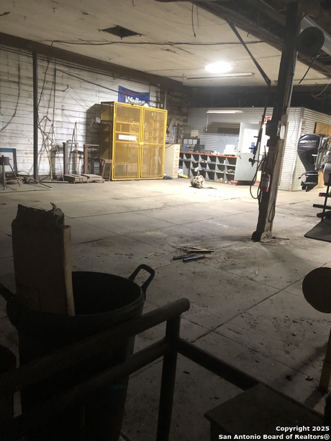 Image 12 of 40 For 300 W. Sinton