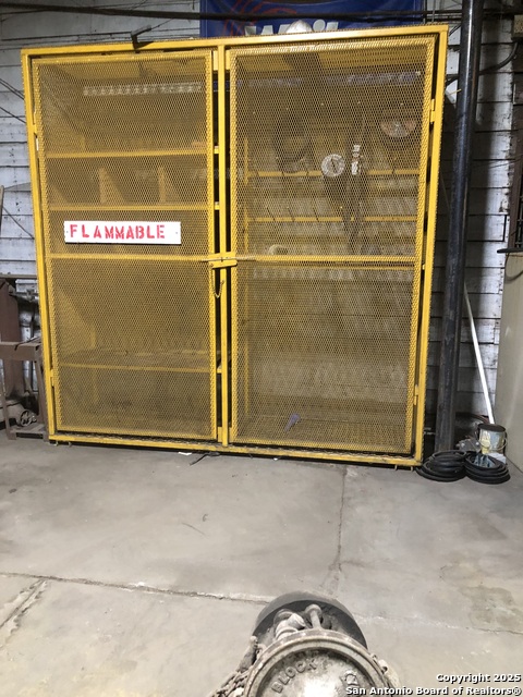 Image 15 of 40 For 300 W. Sinton