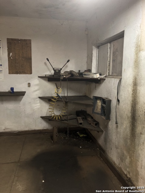 Image 19 of 40 For 300 W. Sinton