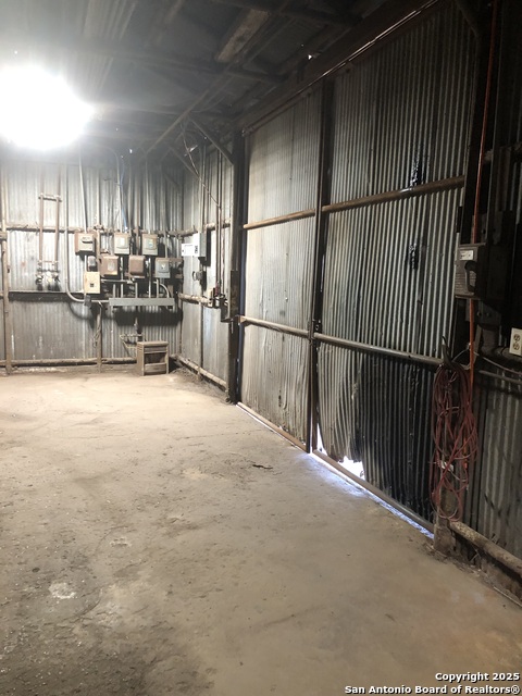 Image 23 of 40 For 300 W. Sinton