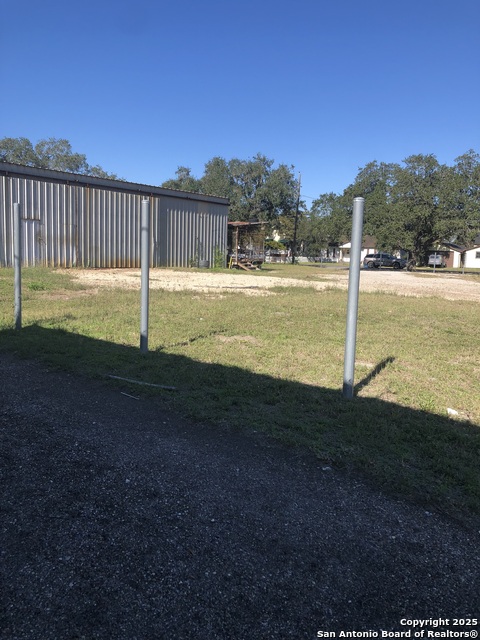 Image 27 of 40 For 300 W. Sinton