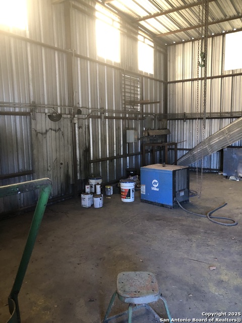 Image 29 of 40 For 300 W. Sinton