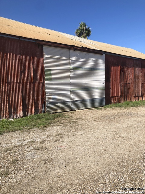 Image 3 of 40 For 300 W. Sinton