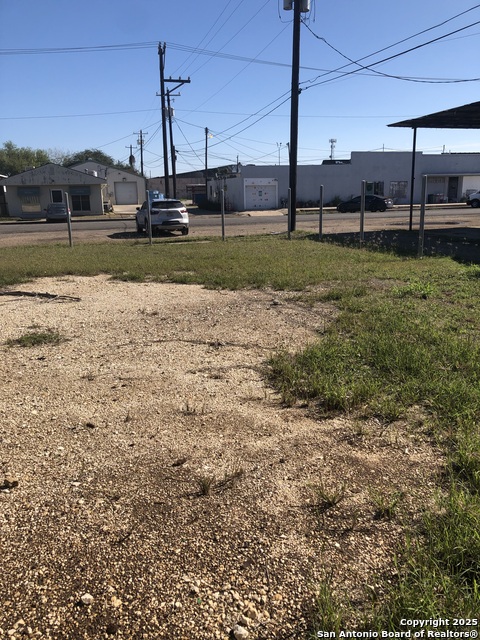 Image 38 of 40 For 300 W. Sinton