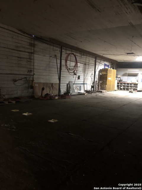 Image 9 of 40 For 300 W. Sinton