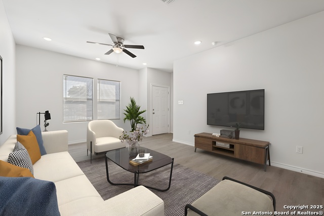 Image 2 of 17 For 8719 Wurzbach 201