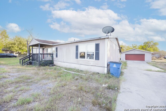 Image 2 of 25 For 808 Uvalde St