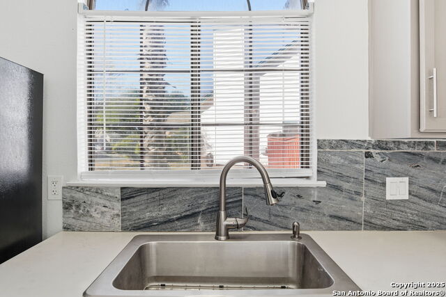 Image 11 of 32 For 6304 Village Arbor