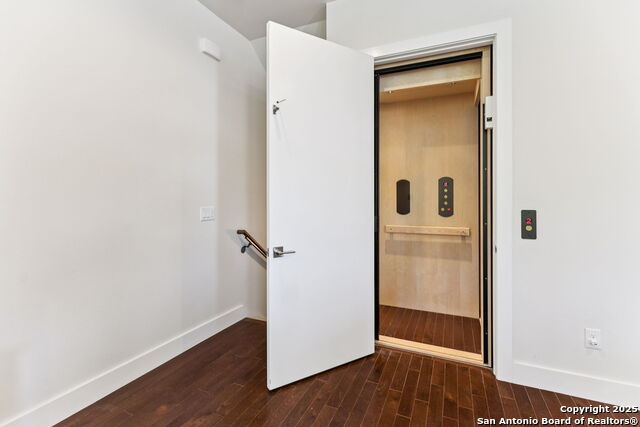 Image 9 of 31 For 135 Cedar Street 105