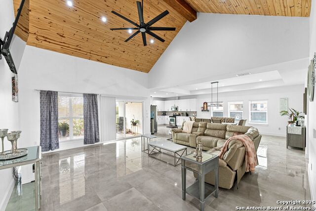 Listing photo id 8 for 7074 Newman Blvd