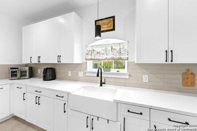 Listing photo id 10 for 7074 Newman Blvd