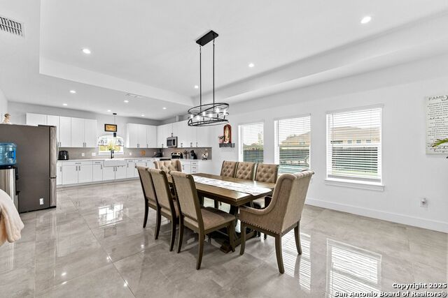 Listing photo id 12 for 7074 Newman Blvd