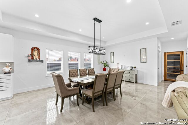 Listing photo id 13 for 7074 Newman Blvd