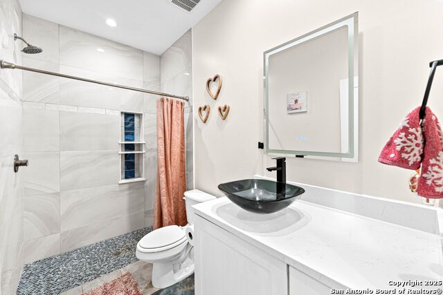 Listing photo id 15 for 7074 Newman Blvd