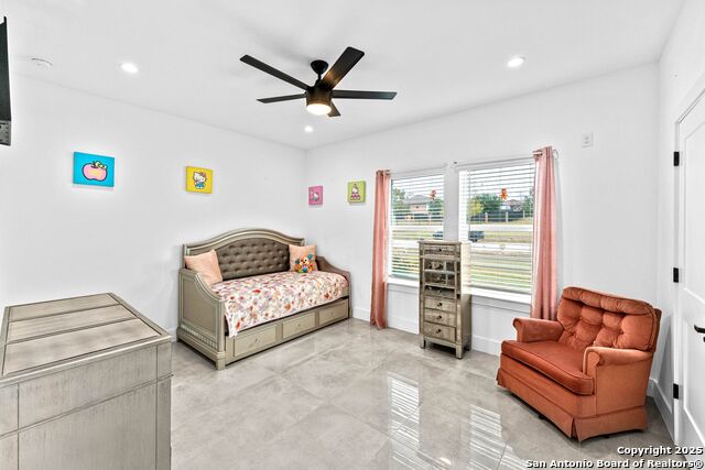 Listing photo id 16 for 7074 Newman Blvd