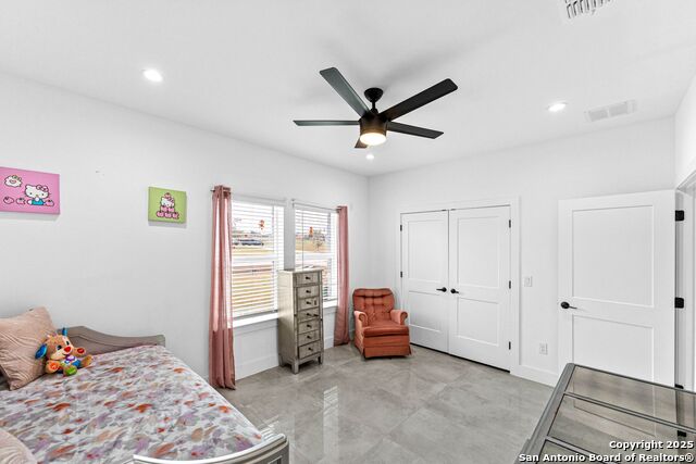 Listing photo id 17 for 7074 Newman Blvd