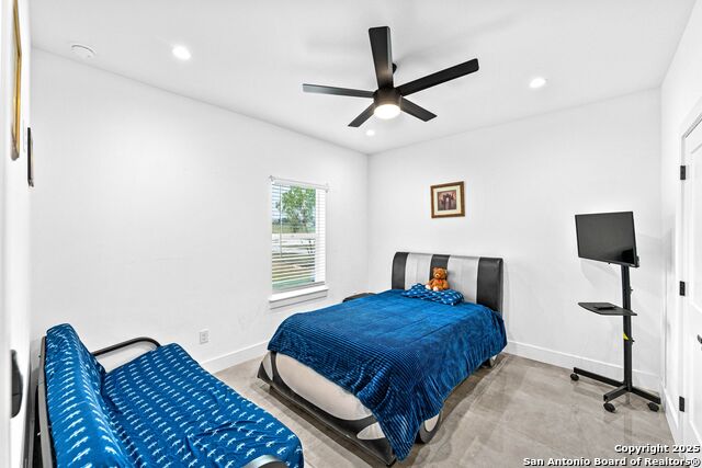 Listing photo id 19 for 7074 Newman Blvd