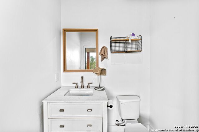 Listing photo id 24 for 7074 Newman Blvd