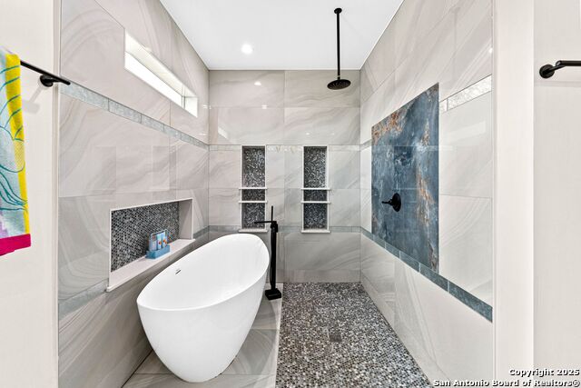 Listing photo id 26 for 7074 Newman Blvd