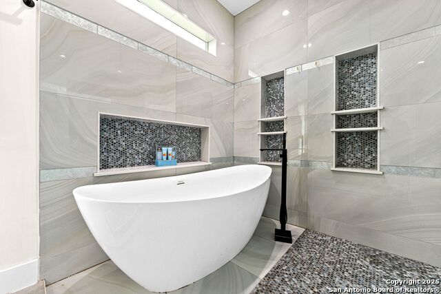 Listing photo id 27 for 7074 Newman Blvd