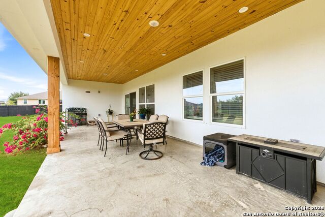 Listing photo id 31 for 7074 Newman Blvd