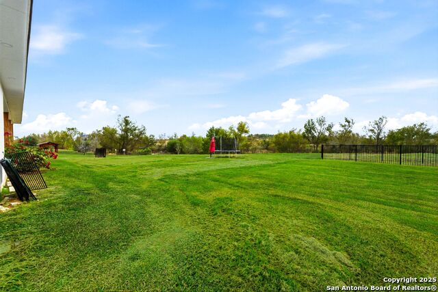 Listing photo id 34 for 7074 Newman Blvd