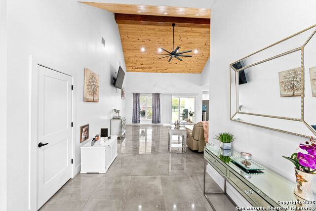 Listing photo id 4 for 7074 Newman Blvd