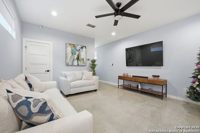 Image 3 of 41 For 2106 Schley Ave